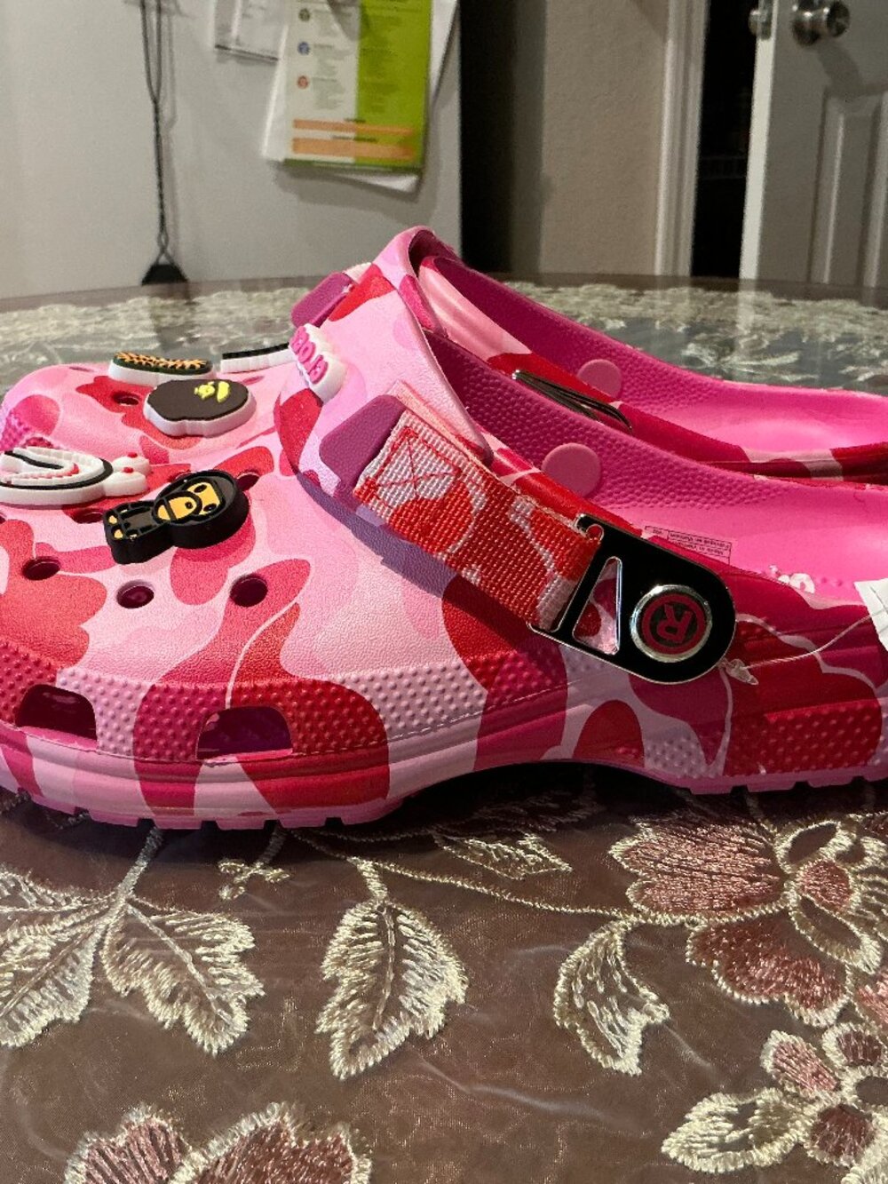 Pink camo Crocs x Bape - Picture 5 of 6